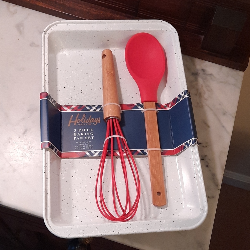 NWT.  Baking Set 3-Piece